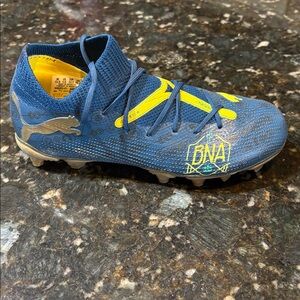 PUMA BNA SOCCER CLEATS! Youth 13.5